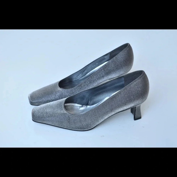 Stuart Weitzman pumps - Picture 2 of 8